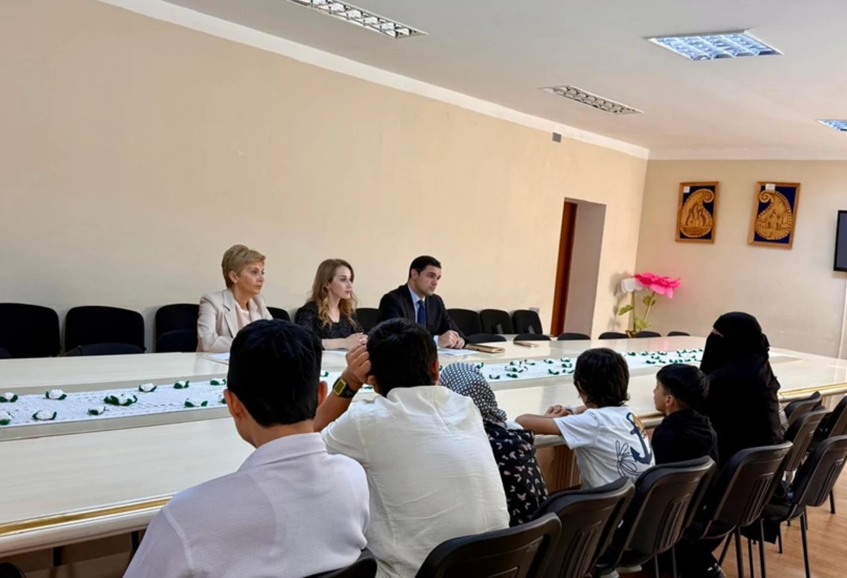 Suriyada düşərgələrdə saxlanılan azərbaycanlı qadın 6 uşağı ilə vətənə gətirilib