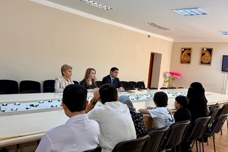 Suriyada düşərgələrdə saxlanılan azərbaycanlı qadın 6 uşağı ilə vətənə gətirilib