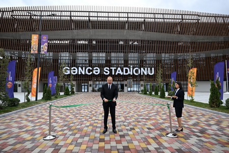 Prezident Gəncə şəhər stadionunun açılışında - FOTO