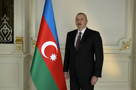 İlham Əliyev Anım Günü ilə bağlı şəhidlərin xatirəsini bir dəqiqəlik sükutla yad edib