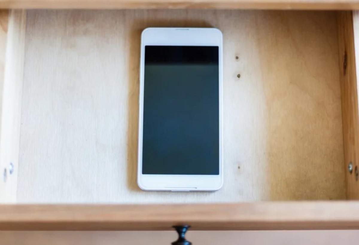 Dolabda saxladığınız köhnə telefon TƏHLÜKƏ MƏNBƏYİDİR