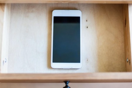 Dolabda saxladığınız köhnə telefon TƏHLÜKƏ MƏNBƏYİDİR