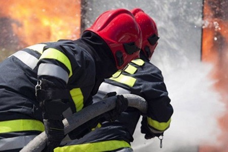 Bakıda çoxmərtəbəli binada yanğın, 5 nəfər təxliyə edilib