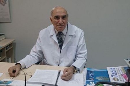 Prezident tibb üzrə alimi təltif etdi