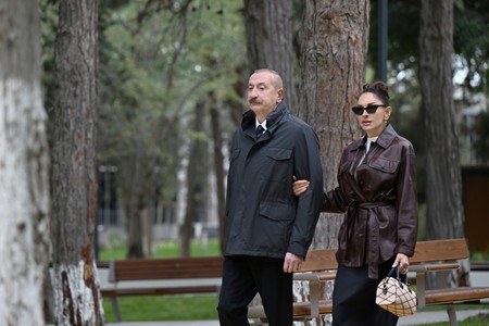Prezident və xanımı Nərimanov rayonunda yeni parkın açılışında - FOTO