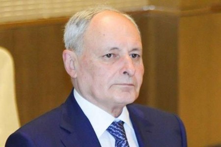 Sabiq səhiyyə naziri Oqtay Şirəliyev dəfn edilib