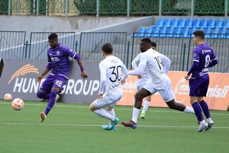 Turan Tovuz Sumqayıta,  Qarabağ Kəpəzə qalıb gəldi