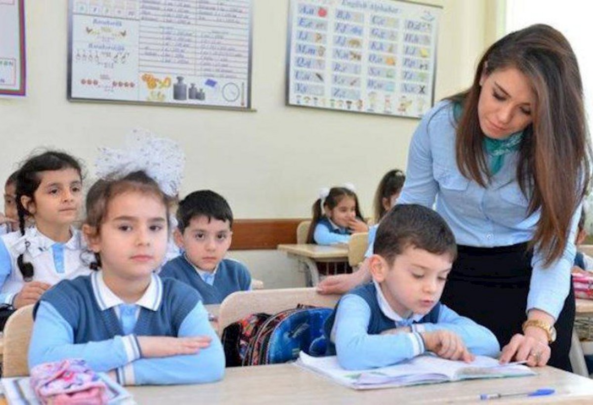 Bu gün müəllimlərin peşə bayramıdır