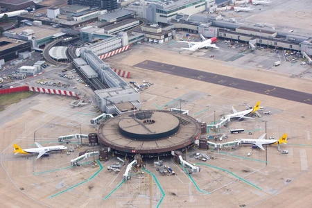 Azərbaycan Londonda aeroport aldı