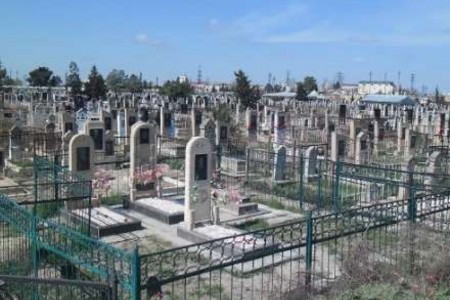 Qəbiristanlıqdan oğurluq edən iki dosta hökm oxundu