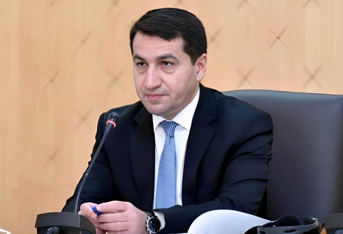 Hikmət Hacıyev Prezidentin 10 gün ərzində üç sammitdə iştirakından yazıb