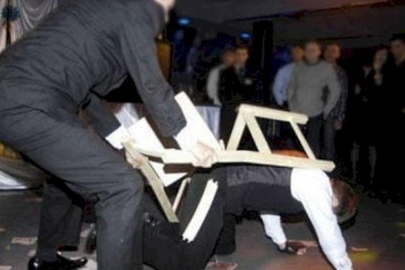 Yevlaxda toyda dava bıçaqlanma ilə bitib