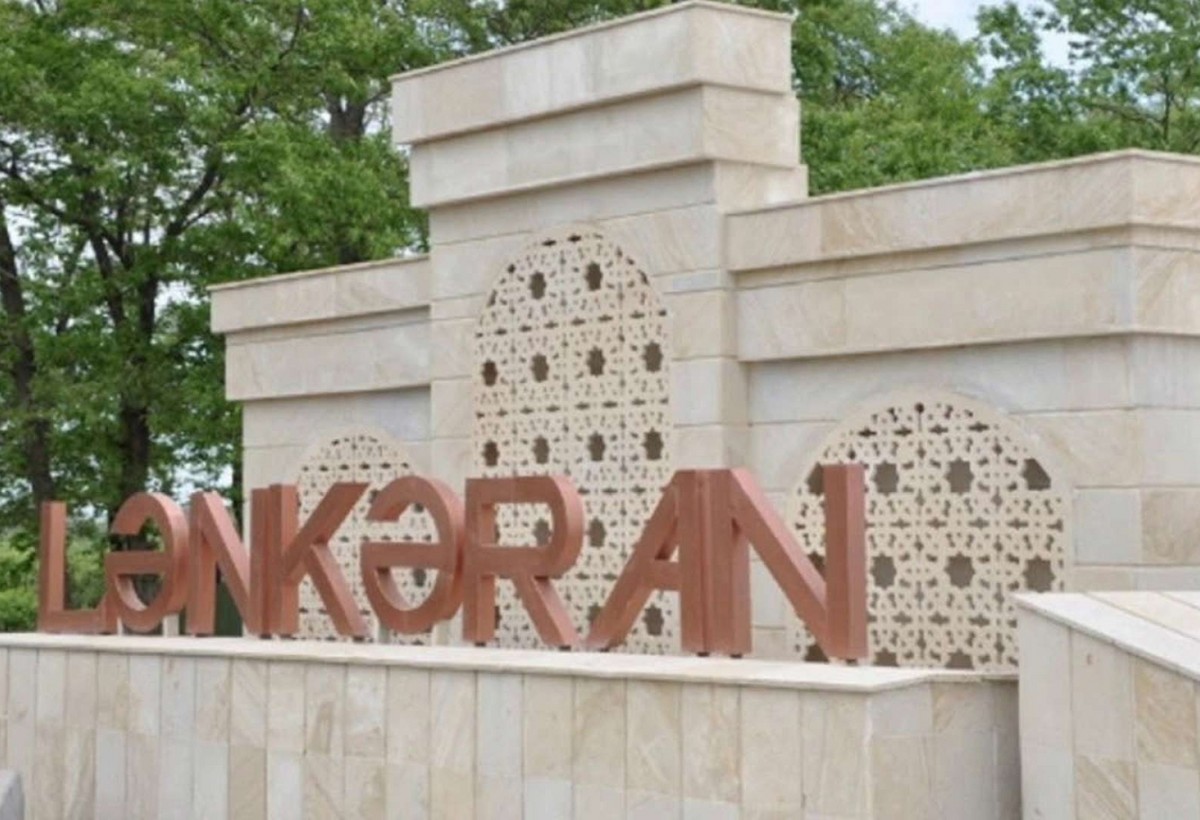 Lənkəranda vəzifəli şəxs jurnalistə hücum etdi