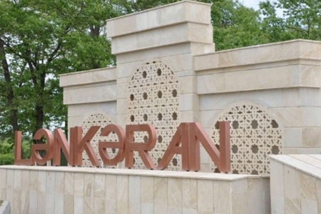 Lənkəranda vəzifəli şəxs jurnalistə hücum etdi