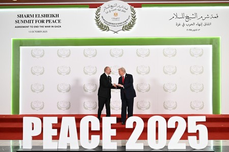 İlham Əliyev və Donald Tramp Yaxın Şərq Sülh Sammitində görüşdülər