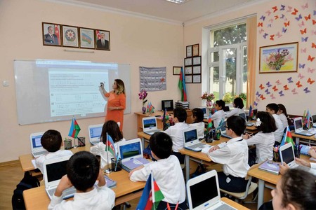 Deputat: Müəllimin nüfuzunu icra orqanları qorumalıdır
