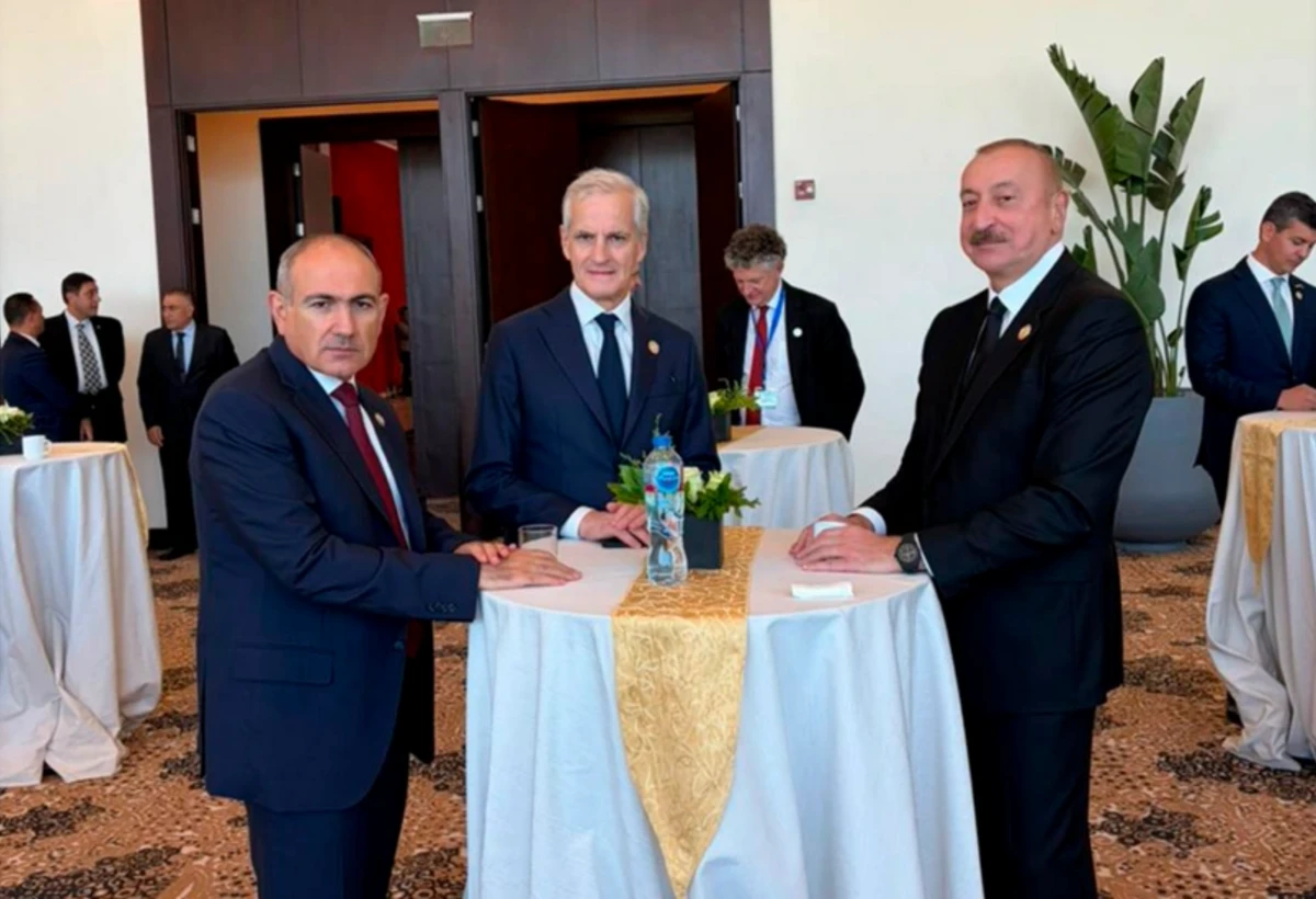 İlham Əliyev Misirdə Nikol Paşinyanla ayaqüstü görüş keçirib