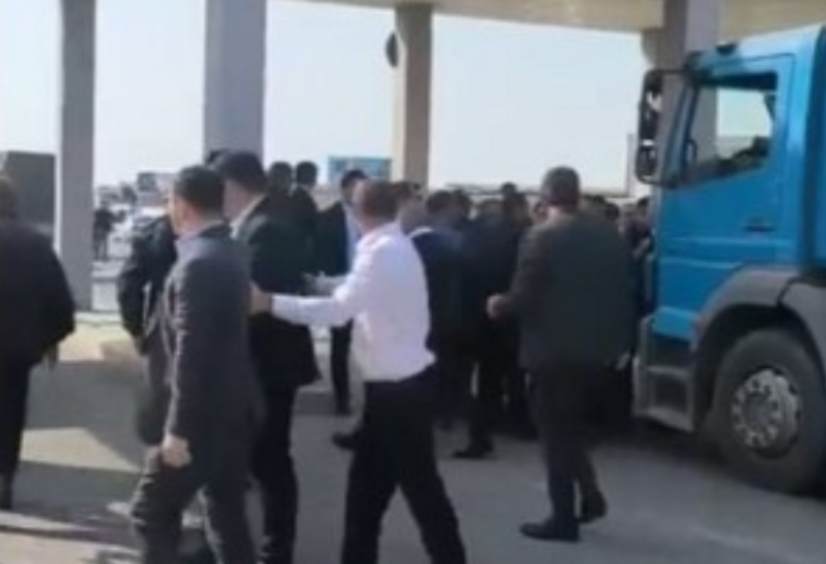 Ticarət mərkəzi ilə Reklam Agentliyi arasında qalmaqal böyüyür - VİDEO