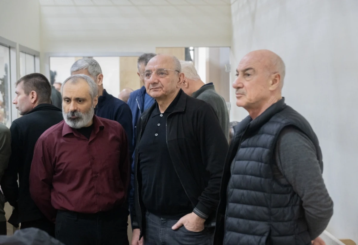 Vəhşicəsinə döyüb, ac-susuz saxlamaqla işgəncəyə məruz qoyublar - MƏHKƏMƏDƏ İFADƏLƏR
