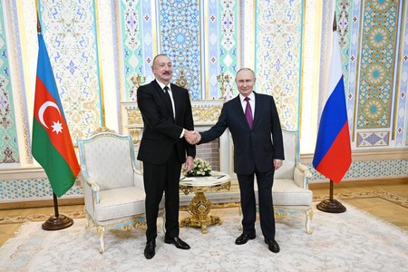 Vladimir Putin İlham Əliyevə zəng edib