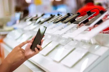 Mobil telefonların bahalaşmasını şərtləndirən amillər - VİDEO