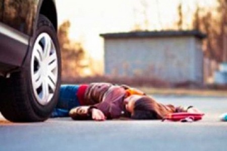 Abşeronda 12 yaşlı qızı maşın vurub öldürdü