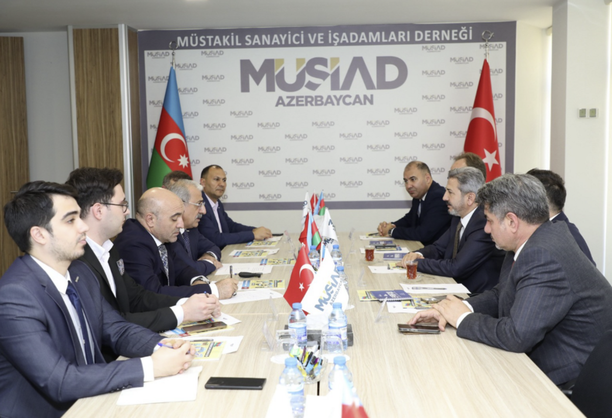 Türkiyə naziri MÜSİAD Azərbaycan dərnək mərkəzini ziyarət edib