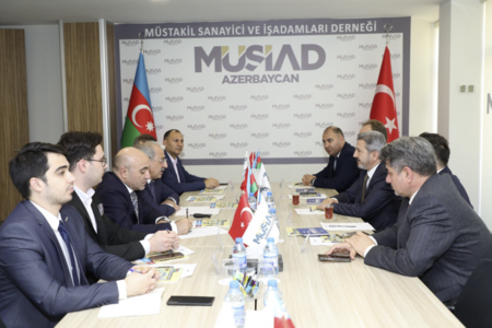 Türkiyə naziri MÜSİAD Azərbaycan dərnək mərkəzini ziyarət edib