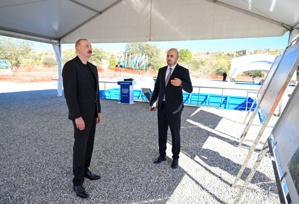 Cəbrayılda məscidin, yaşayış komplekslərinin təməli qoyulub, avtomobil yolu açılıb