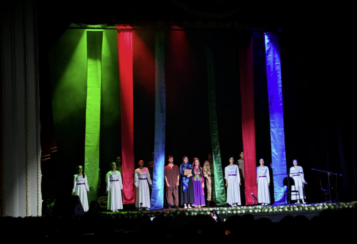 Könüllülər Vətən müharibəsindəki qələbəni səhnələşdirdi - FOTO