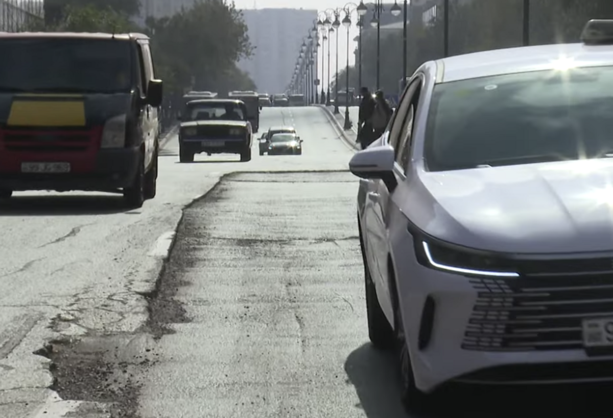 Yasamalda təmirdən sonra asfaltlanan yolda qəza riski - VİDEO