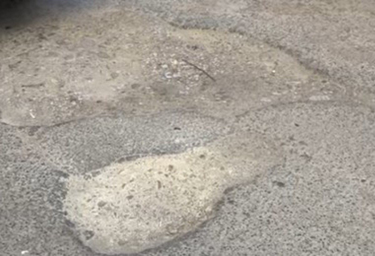 Gəlib qazdıqları yerin üstündən asfalt yaydılar, o da dağılıb getdi - Binəqədidə