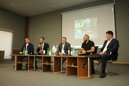 Qarabağ Universitetində Zəfəri yazanlarla tələbələr bir araya gəldi