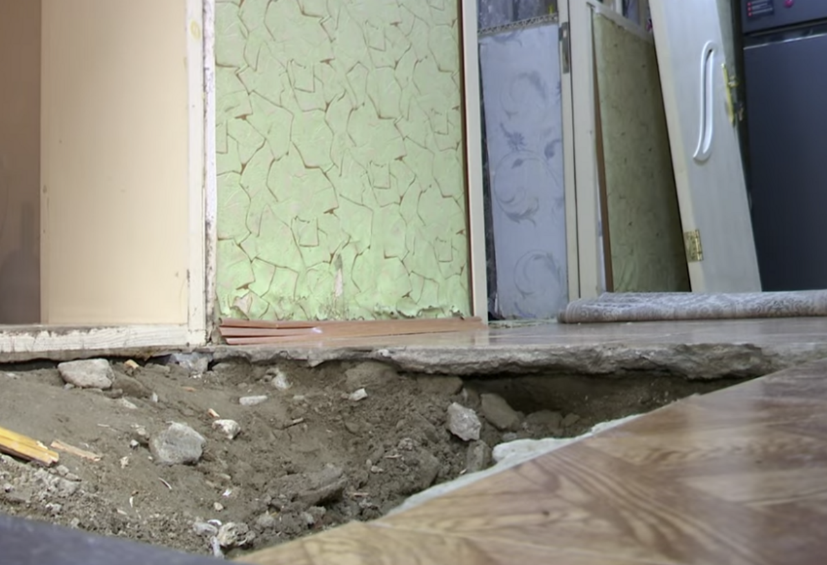 Fəaliyyətsiz deyilən su xətti partladı: Evləri su basdı - VİDEO