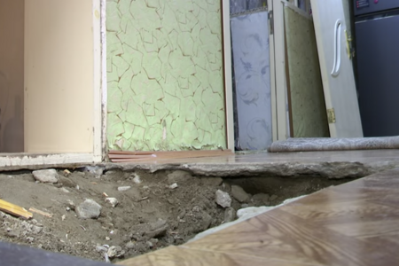 Fəaliyyətsiz deyilən su xətti partladı: Evləri su basdı - VİDEO