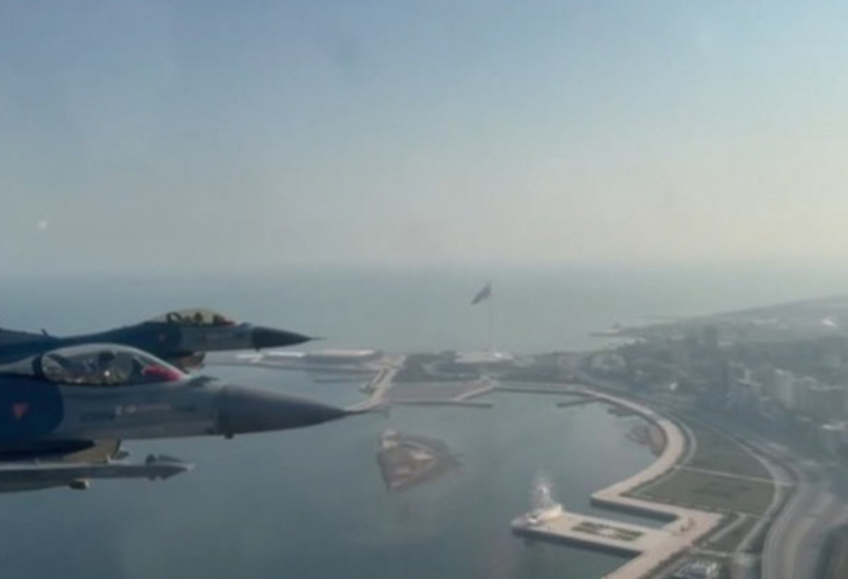 Türkiyə MN-dən Bakıdakı hərbi paradda F-16-dan çəkilmiş VİDEO