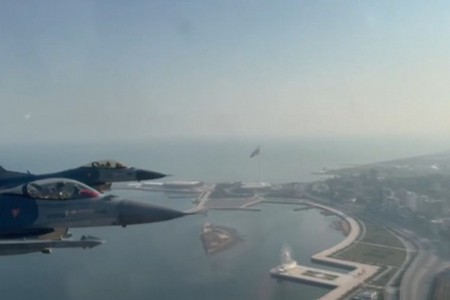 Türkiyə MN-dən Bakıdakı hərbi paradda F-16-dan çəkilmiş VİDEO
