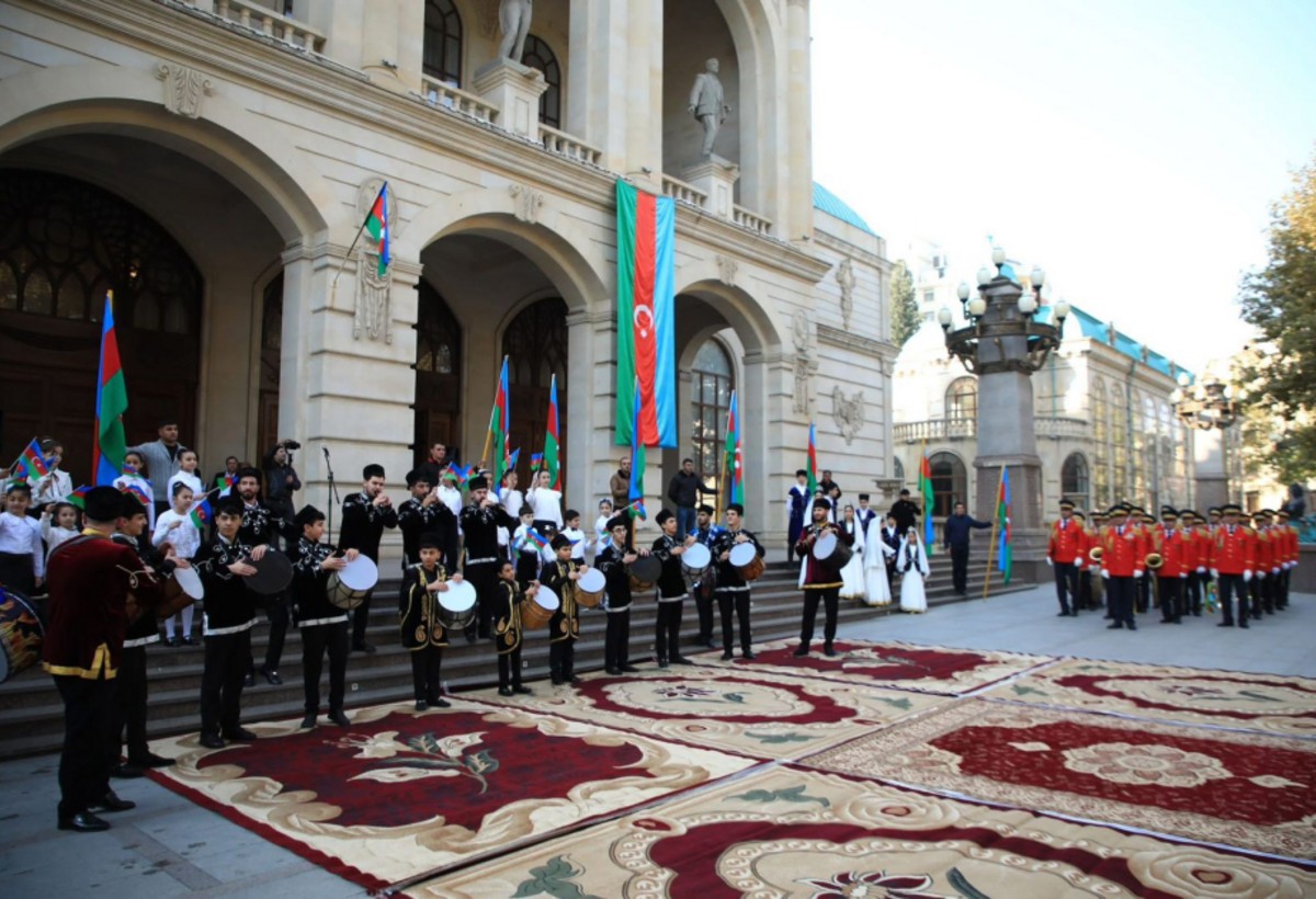 Gəncədə 9 Noyabr – Dövlət Bayrağı Günü qeyd olunub