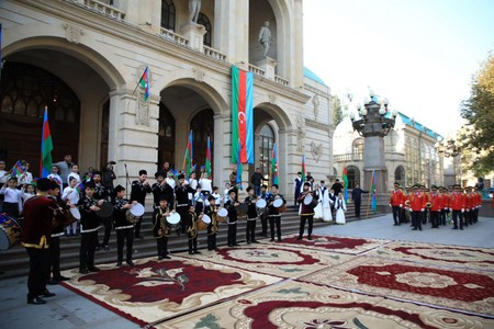 Gəncədə 9 Noyabr – Dövlət Bayrağı Günü qeyd olunub