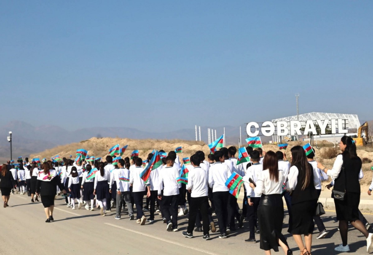 Cocuq Mərcanlıdan Cəbrayıl şəhərinə məktəblilərin yürüşü - FOTO