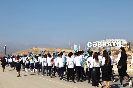 Cocuq Mərcanlıdan Cəbrayıl şəhərinə məktəblilərin yürüşü - FOTO