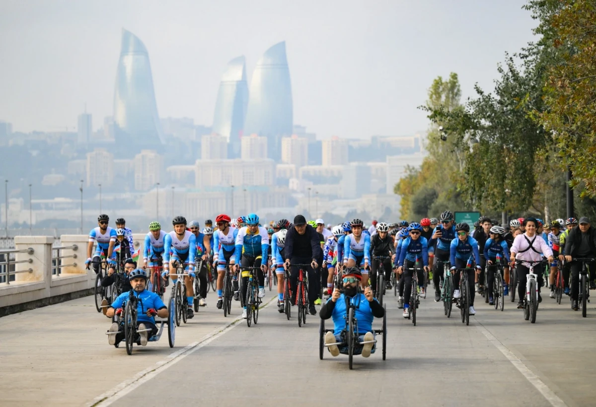 Dövlət Bayrağı Günü münasibətilə veloyürüş keçirilib