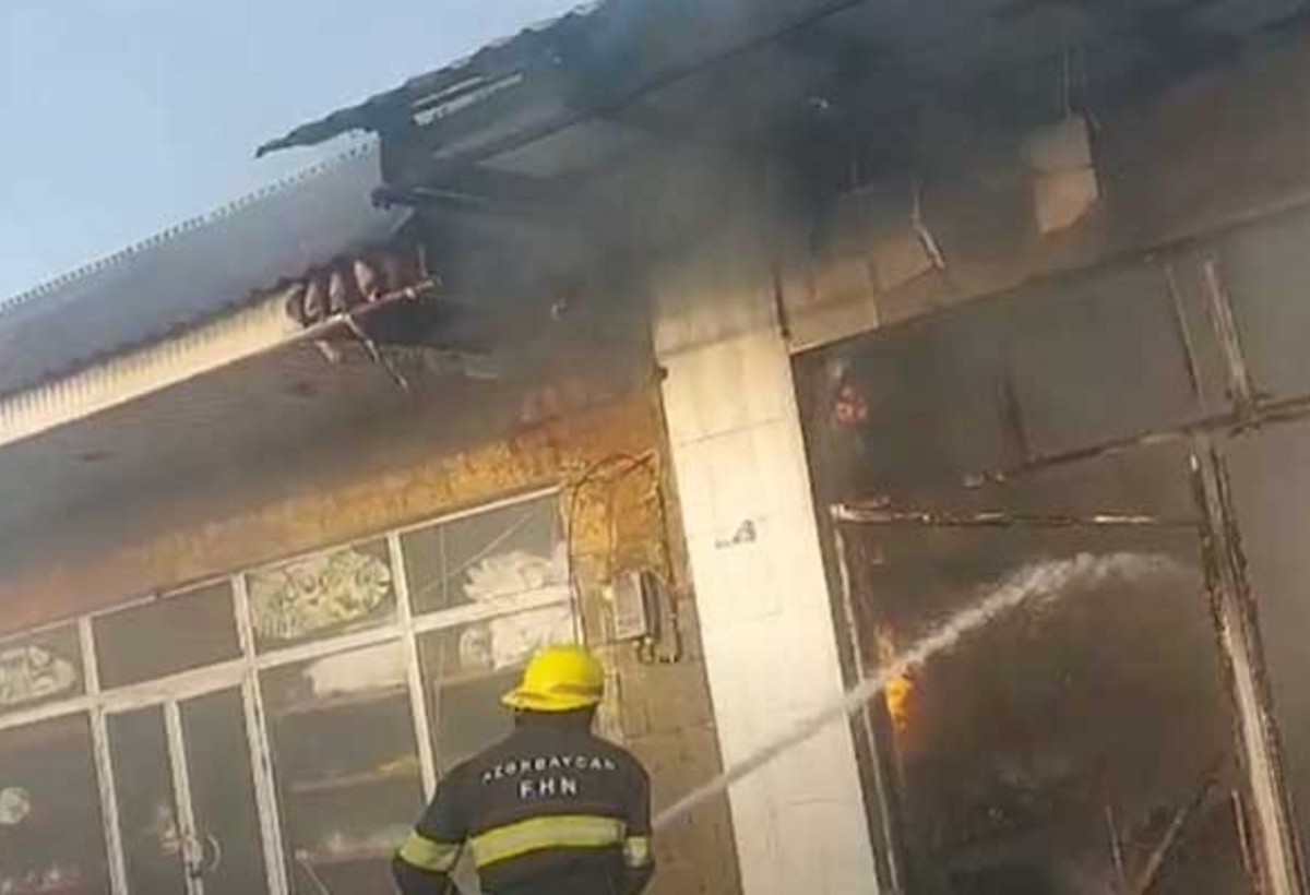 Neftçalada bazarda yanğın