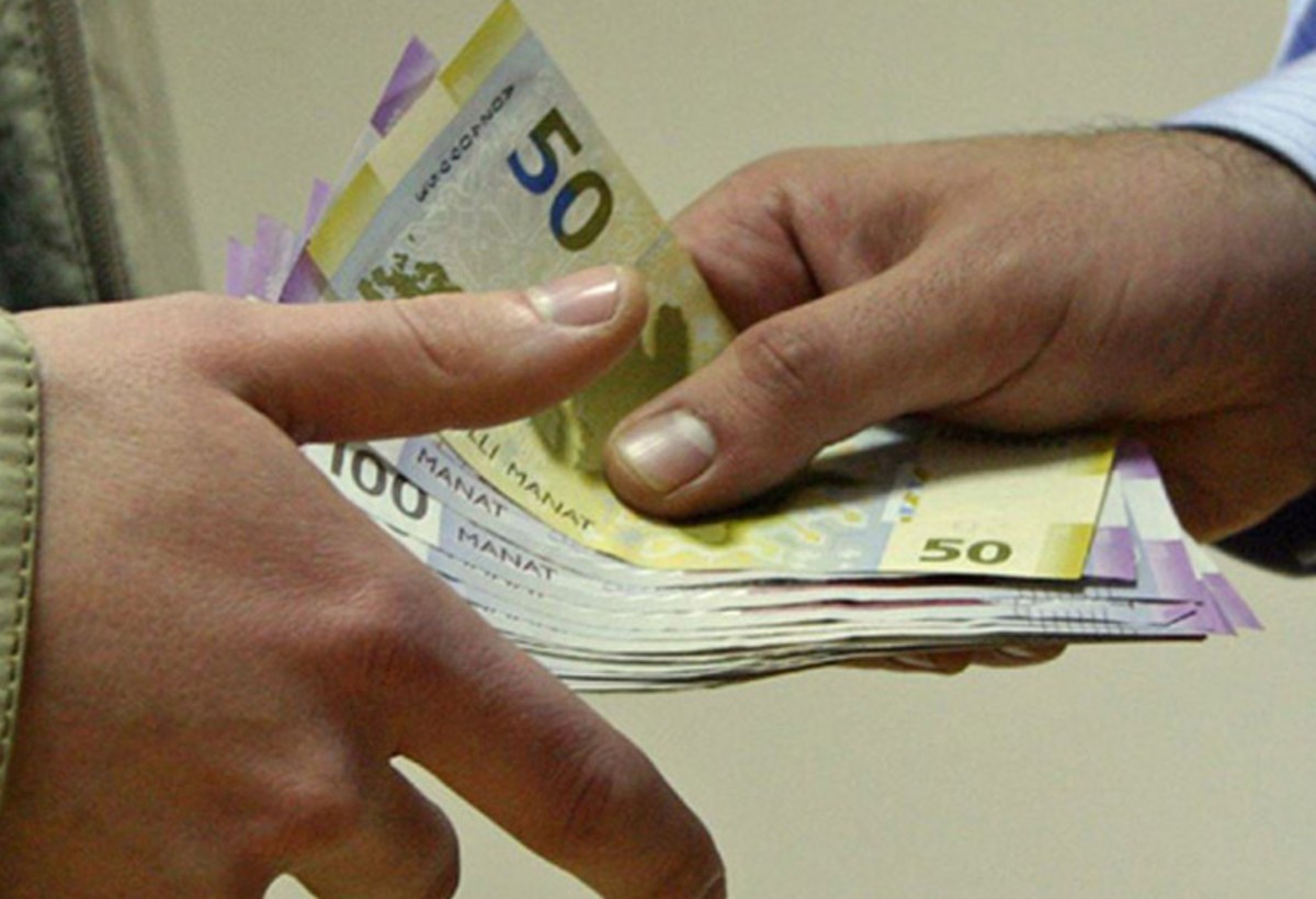 Vəzifəli şəxs videosu ilə şantaj edilib: Xanım, sizə xeyirli istirahətlər!