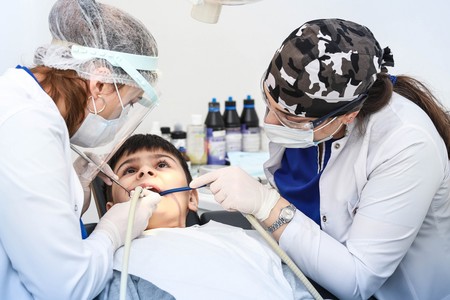 Mütəxəssisdən xəbərdarlıq: Ağız sağlamlığı ilə bağlı məlumatlılıq uşaqlıqdan başlayır