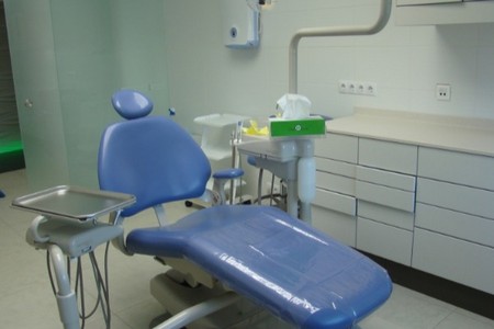 Klinikada qanunsuz cərrahi stomatoloji fəaliyyət aşkarlandı