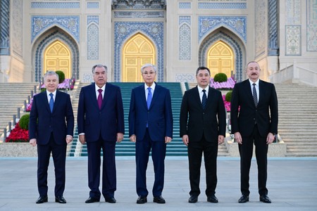 Prezident İlham Əliyev Daşkənddə İslam Sivilizasiyası Mərkəzi ilə tanış olub