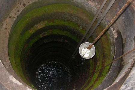 Bərdədə uşaq quyuya düşərək ölüb