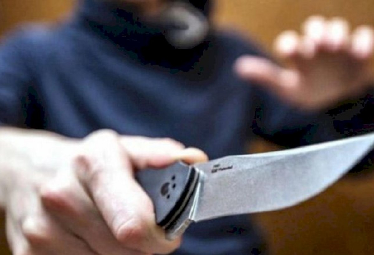 Gədəbəydə sərxoş kişi oğlunu bıçaqlayıb öldürdü