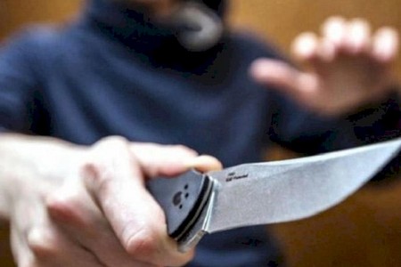 Gədəbəydə sərxoş kişi oğlunu bıçaqlayıb öldürdü